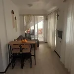 דירה Guenluek Kiralik & Havuzlu אולודניץ