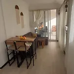 Guenluek Kiralik & Havuzlu شقة