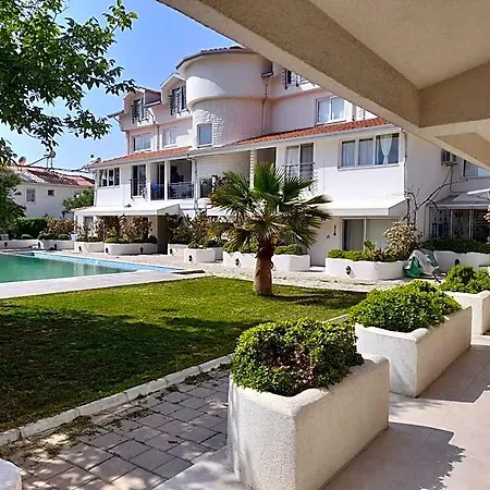 Guenluek Kiralik & Havuzlu * Oludeniz
